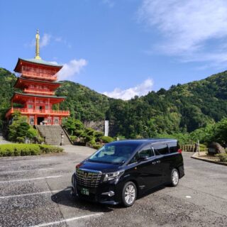 扇観光のアルファードさん。
連休中は、とあるご夫婦の
ご旅行のお供をしておりました✨
伊丹空港から関西を巡って、
セントレアまで。
担当の乗務員さんは旅行好きで、
おすすめスポットや道中のお話も交えながらご案内✨
雨予報とにらめっこしながら、
少しでも快適に楽しんでいただけるよう
ルートや立ち寄り先も工夫してくださいました☔️🌤️
(いつもありがとうございます)
“移動”というより、
旅そのものを楽しんでいただける時間になりますように💖
旅先で“移動時間”も楽しみたい派の方は
ぜひ扇観光にご用命ください🪭